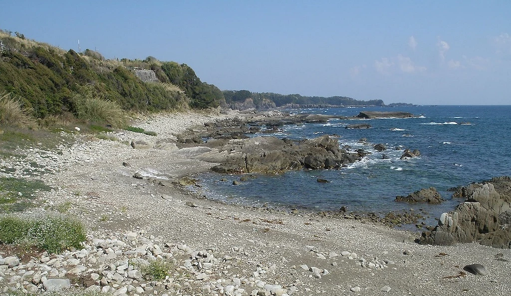大邊路沙石岸步道及大海